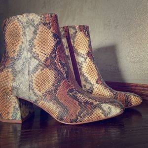 Chinese laundry bootie!